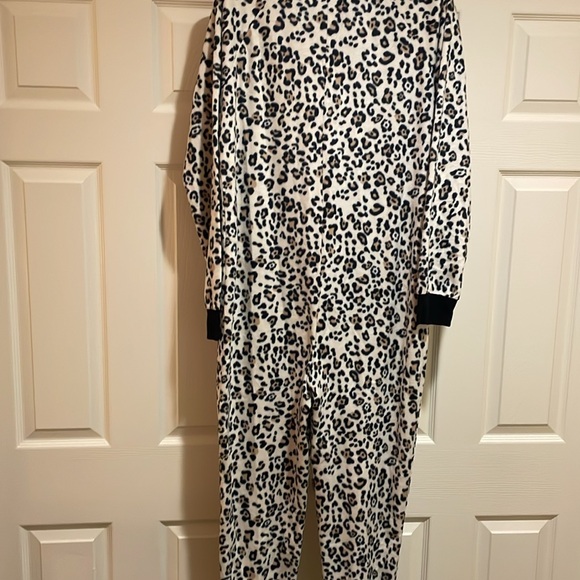 Cozy Zoe leopard onsie size large - Picture 7 of 9